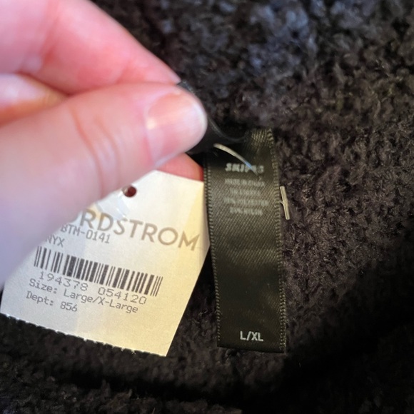 NWT SKIMS Cozy Knit Bouclé Shorts in Onyx L/XL - Picture 6 of 7